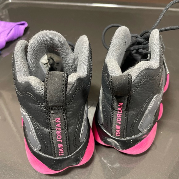 Nike Jordan Jumpman Team 2 Sneakers GRAY PINK & BKACK Lace Up US 11.5 C EUC